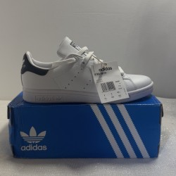 Stan Smith Blanc / Bleu marine